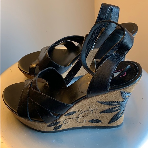 Beautiful black wedge sandals - Picture 3 of 4